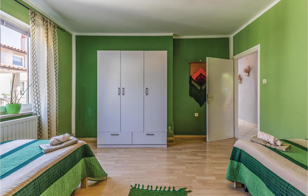 Gorgeous Apartment In Pula With Kitchen Buitenkant foto